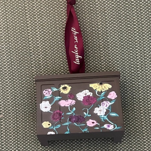 New Taylor Swift Eras Tour Surprise Song Piano Ornament - Picture 3 of 4